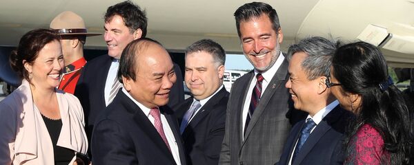 Lễ đón Thủ tướng Nguyễn Xuân Phúc tại sân bay quốc tế Jean-Lesage, thành phố Quebec, Canada. - Sputnik Việt Nam