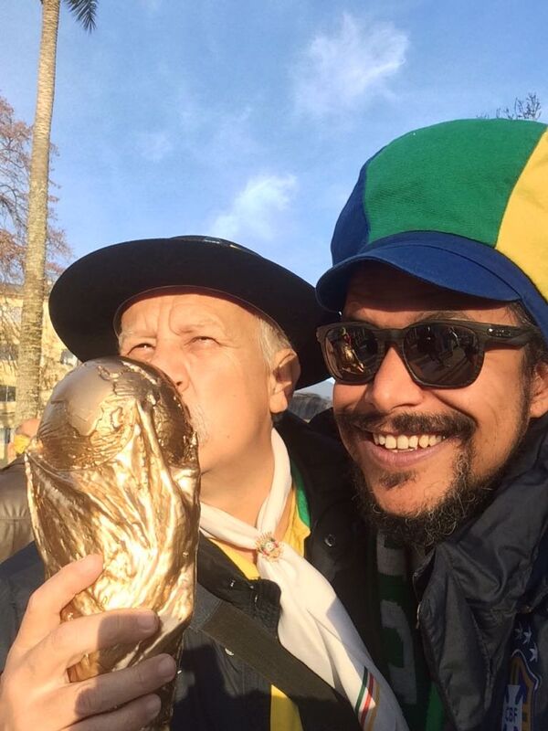 Clovis Fernandes với con trai Frank - Sputnik Việt Nam