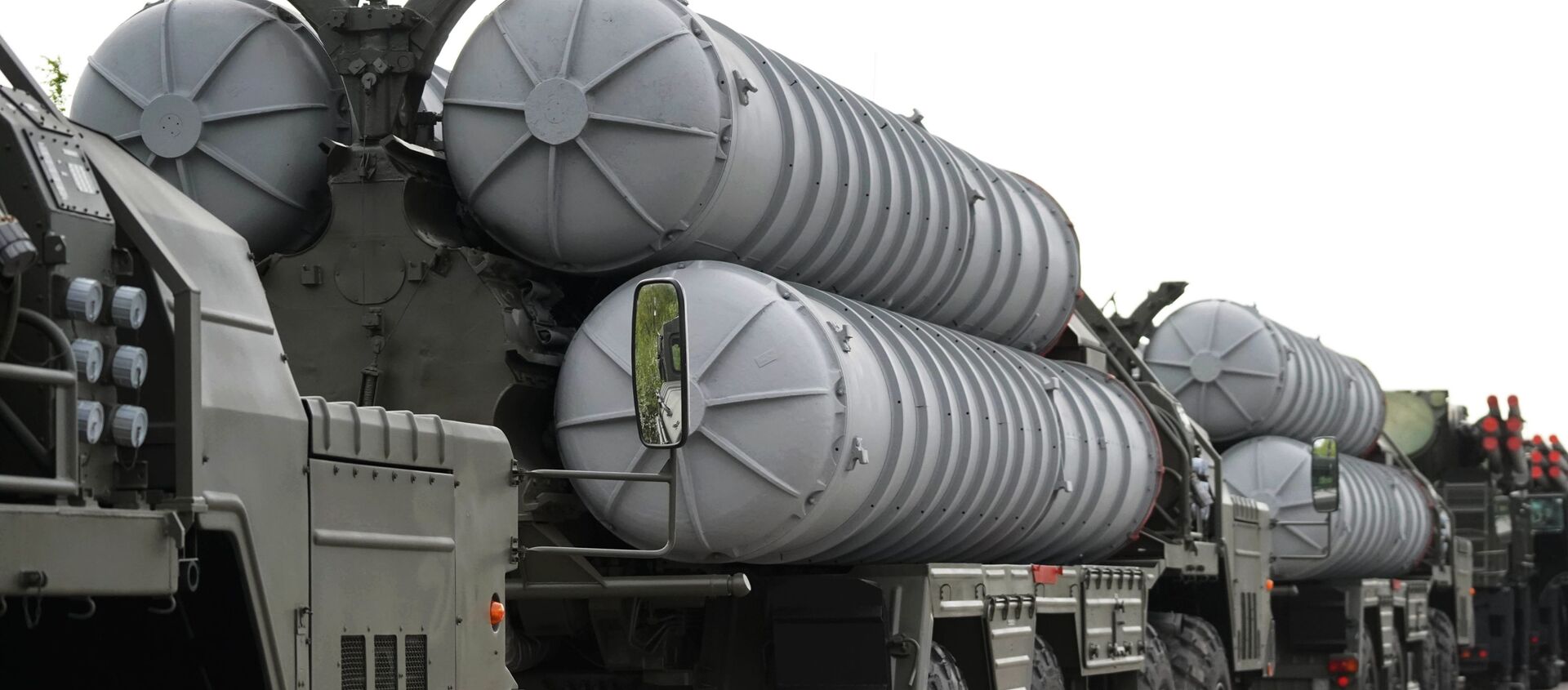 Hệ thống tên lửa phòng không của Nga S-400 - Sputnik Việt Nam, 1920, 07.06.2021