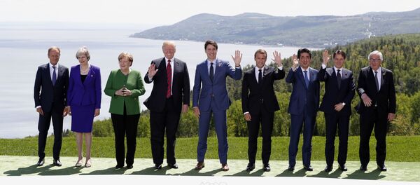 Leaders pose for family photo at the G7 Summit in Charlevoix - Sputnik Việt Nam