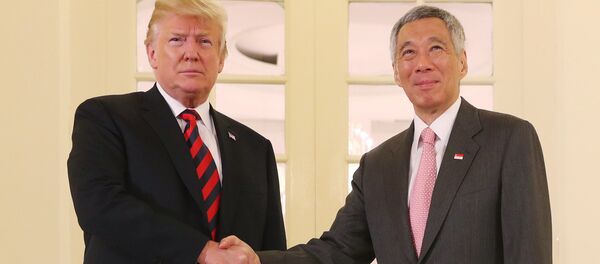 Tổng thống Donald Trump gặp Thủ tướng Singapore Lý Hiển Long Tổng thống Donald Trump gặp Thủ tướng Singapore Lý Hiển Long - Sputnik Việt Nam