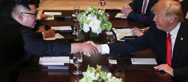 Kim Jong-un và Donald Trump - Sputnik Việt Nam