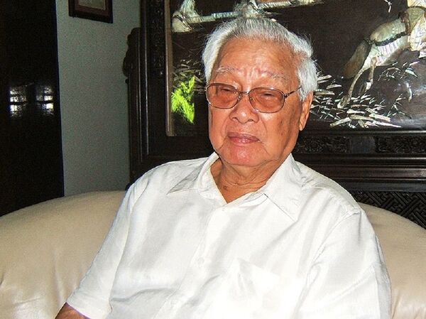 Cố Thủ tướng Võ Văn Kiệt trong một lần trả lời phỏng vấn báo Pháp Luật P.HCM.  - Sputnik Việt Nam