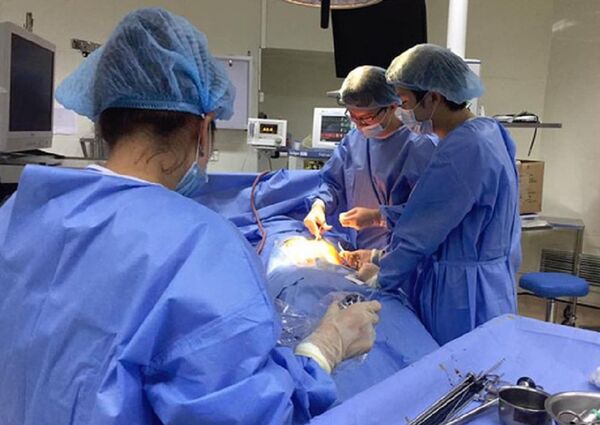 Bệnh nhân được phẫu thuật vét silicon cho cậu nhỏ - Sputnik Việt Nam