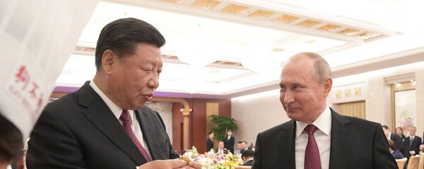 Tổng thống Nga Vladimir Putin đã làm trong chuyến thăm Trung Quốc tại thành phố Thiên Tân - Sputnik Việt Nam