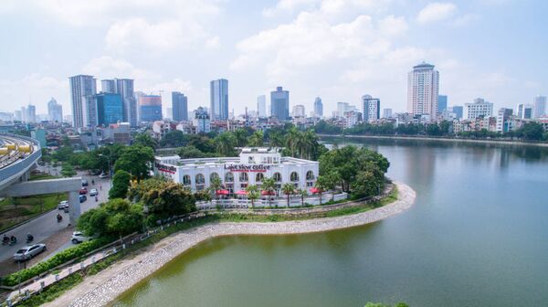 Nhà hàng Lake view – hòn đảo ngọc tráng lệ vươn ra hồ Hoàng Cầu - Sputnik Việt Nam