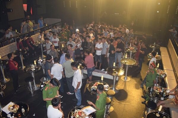 50 hành khách, nhân viên quán bar có phản ứng dương tính với ma túy.  - Sputnik Việt Nam