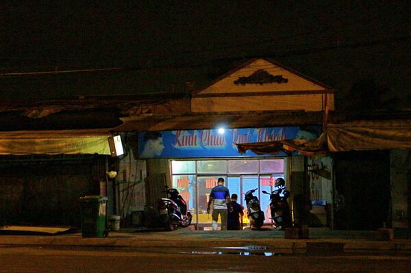 Một số quán đèn mờ khác ở Q2, Q9 mà phóng viên Báo CATP ghi nhận được trong quá trình điều tra  - Sputnik Việt Nam