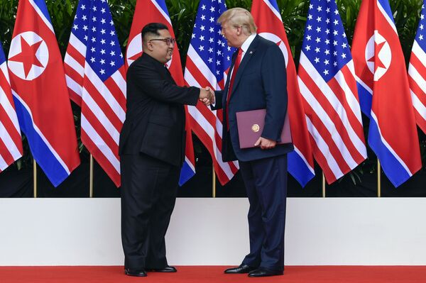 Kim Jong-un và Donald Trump - Sputnik Việt Nam