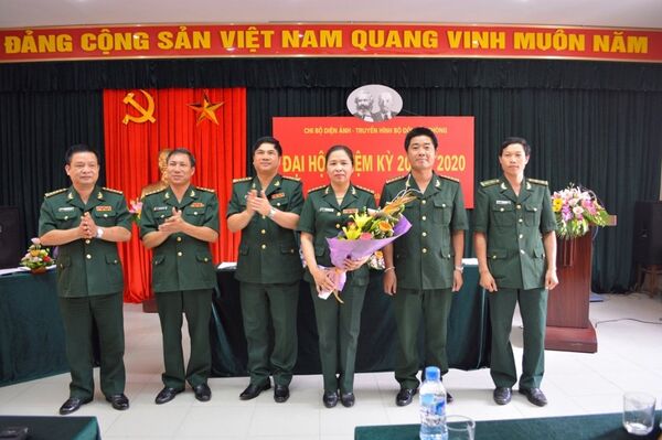 Đại tá Hoàng Ngọc Thanh cùng các đồng nghiệp trong Đại Hội nhiệm kỳ VIII 2015 - 2020 - Sputnik Việt Nam