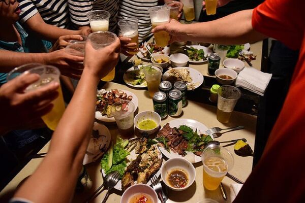 Văn hóa nhậu bia rượu của người Việt. Văn hóa nhậu bia rượu của người Việt. - Sputnik Việt Nam