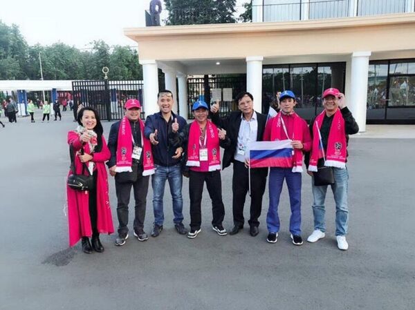 Các cổ động viên bóng đá người Việt Nam tại Lễ khai mạc World Cup 2018 - Sputnik Việt Nam