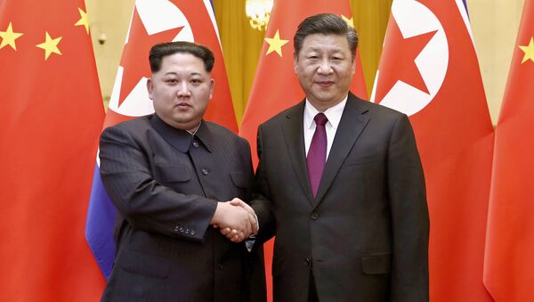 Chủ tịch CHND Trung Hoa Tập Cận Bình và lãnh đạo CHDCND Triều Tiên Kim Jong Un tại Bắc Kinh - Sputnik Việt Nam