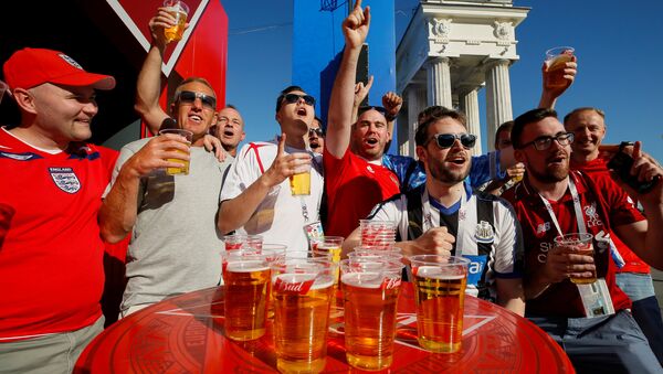 Fan bóng đá Anh trước trận đấu vòng bảng World Cup giữa Tunisia và Anh - Sputnik Việt Nam