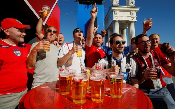 Fan bóng đá Anh trước trận đấu vòng bảng World Cup giữa Tunisia và Anh - Sputnik Việt Nam