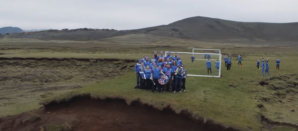 Đến World Cup 2018, fan Iceland hát Kalinka trên nền núi lửa và sóng biển - Sputnik Việt Nam