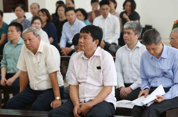 Bị cáo Đinh La Thăng, nguyên Chủ tịch HĐQT/HĐTV PVN và đồng phạm tại phiên xét xử.  - Sputnik Việt Nam