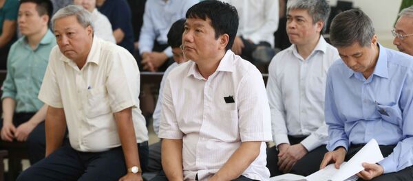 Bị cáo Đinh La Thăng, nguyên Chủ tịch HĐQT/HĐTV PVN và đồng phạm tại phiên xét xử. - Sputnik Việt Nam