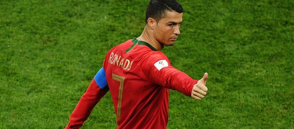 Cristiano Ronaldo trong trận đấu vòng bảng World Cup 2018 giữa đội tuyển quốc gia Bồ Đào Nha và Tây Ban Nha Cristiano Ronaldo trong trận đấu vòng bảng World Cup 2018 giữa đội tuyển quốc gia Bồ Đào Nha và Tây Ban Nha - Sputnik Việt Nam