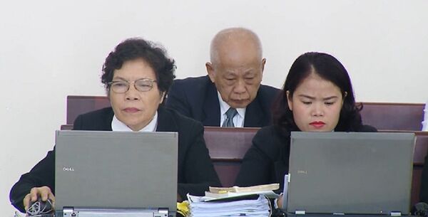 Các luật sư tham gia bào chữa cho bị cáo tại phiên tòa - Sputnik Việt Nam