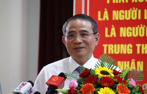 Ông Trương Quang Nghĩa, bí thư Thành ủy Đà Nẵng, trả lời chất vấn của cử tri Ông Trương Quang Nghĩa, bí thư Thành ủy Đà Nẵng, trả lời chất vấn của cử tri - Sputnik Việt Nam