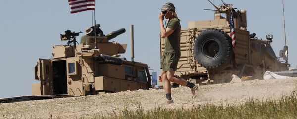 Binh sĩ Mỹ tại trận địa ở thành phố Manbij miền bắc Syria - Sputnik Việt Nam