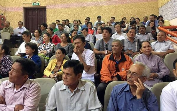 Người dân Thủ Thiêm tại buổi tiếp xúc cử tri. - Sputnik Việt Nam