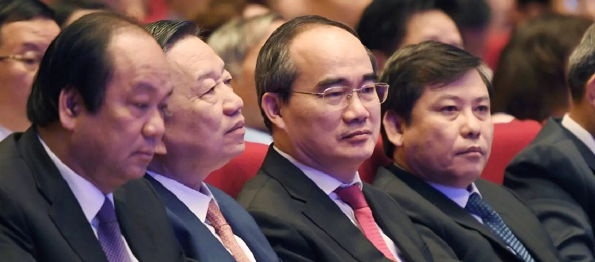 Bí thư Thành ủy TP.HCM Nguyễn Thiện Nhân. Ngồi bên phải ông Nhân là Bộ trưởng Công an Tô Lâm và Bộ trưởng, Chủ nhiệm Văn phòng Chính phủ Mai Tiến Dũng. - Sputnik Việt Nam, 1920, 26.04.2019