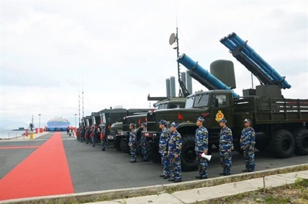 Đạn phản lực dẫn đường AccuLAR và EXTRA tham dự Lễ thượng cờ tàu ngầm Kilo 636 - Sputnik Việt Nam