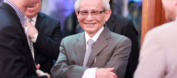 GS. Phan Huy Lê tại sự kiện trao tặng huân chương của Viện Văn khắc và Mỹ văn Pháp tháng 2/2017 - Sputnik Việt Nam