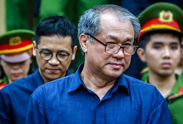 Ông Danh và cấp dưới Phan Thành Mai Ông Danh và cấp dưới Phan Thành Mai - Sputnik Việt Nam