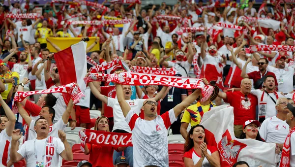 Fan bóng đá trước trận đấu World Cup giữa Ba Lan và Colombia