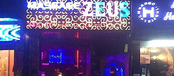 Cơ sở massage Zeus bị lực lượng chức năng phát hiện cho nữ nhân viên thực hiện hành vi kích dục cho - Sputnik Việt Nam