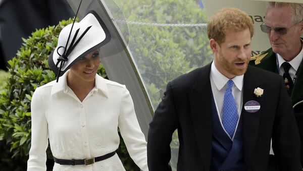 Nữ công tước xứ Sussex Meghan Markle và Hoàng tử Anh Harry tại cuộc đua ngựa hoàng gia ở Ascot - Sputnik Việt Nam