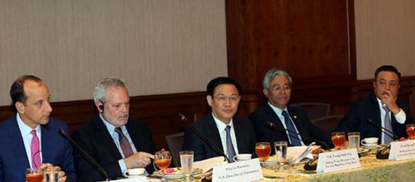 Phó Thủ tướng Vương Đình Huệ làm việc với Lãnh đạo Phòng Thương mại Hoa Kỳ. Phó Thủ tướng Vương Đình Huệ làm việc với Lãnh đạo Phòng Thương mại Hoa Kỳ. - Sputnik Việt Nam