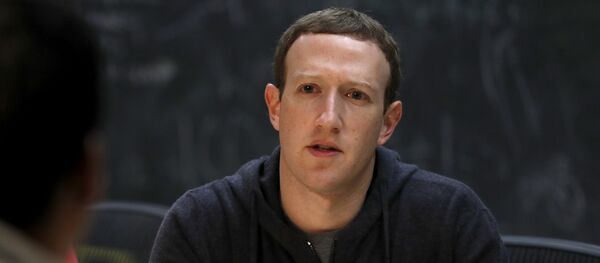 Người sáng lập mạng xã hội Facebook Mark Zuckerberg Người sáng lập mạng xã hội Facebook Mark Zuckerberg - Sputnik Việt Nam