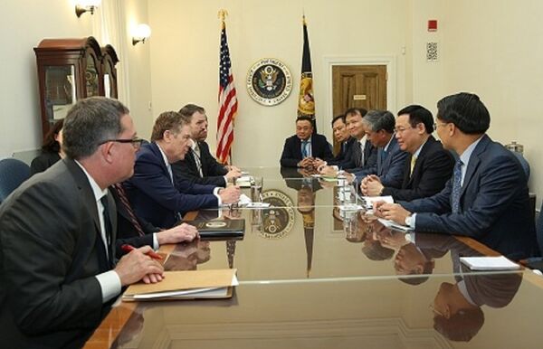 Phó Thủ tướng làm việc với Trưởng Đại diện Thương mại Hoa Kỳ Robert Lighthizer -  - Sputnik Việt Nam