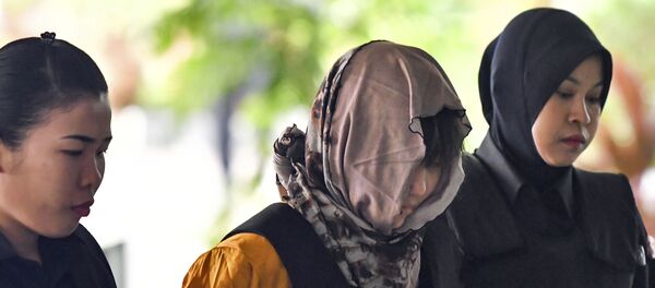 Nghi phạm Đoàn Thị Hương bị dẫn giải ra tòa Nghi phạm Đoàn Thị Hương bị dẫn giải ra tòa - Sputnik Việt Nam