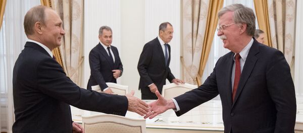 Cuộc họp giữa Tổng thống Nga Vladimir Putin và Cố vấn an ninh quốc gia Hoa Kỳ John Bolton - Sputnik Việt Nam