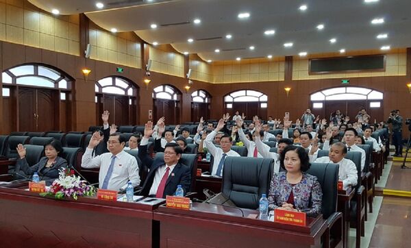HĐND TP Đà Nẵng trong một lần biểu quyết nhân sự vào năm 2017  - Sputnik Việt Nam