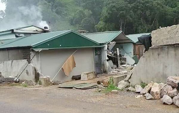 Bức tường và một số ngôi nhà bị phá trong cuộc vây bắt trùm ma túy. Bức tường và một số ngôi nhà bị phá trong cuộc vây bắt trùm ma túy. - Sputnik Việt Nam