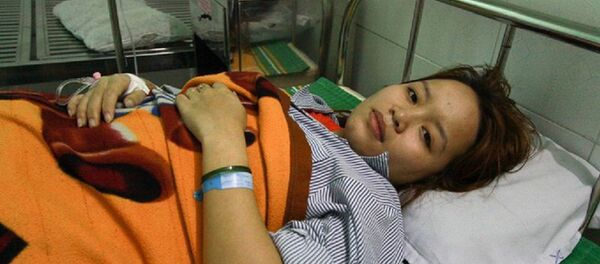 Cô Mai nằm viện điều trị vì bị phụ huynh đánh thủng màng nhĩ. Cô Mai nằm viện điều trị vì bị phụ huynh đánh thủng màng nhĩ. - Sputnik Việt Nam