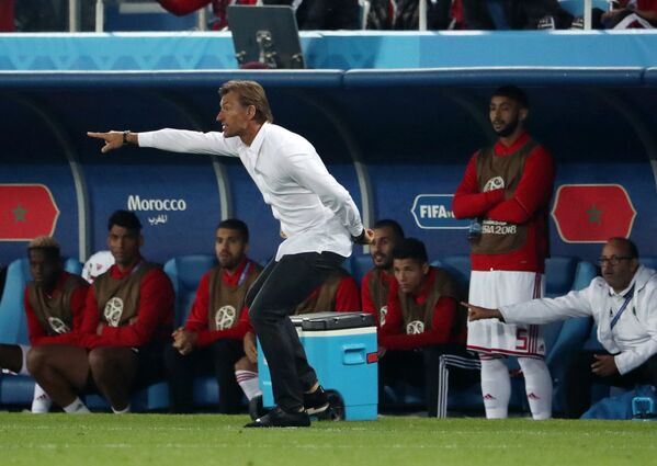 Huấn luyện viên trưởng đội Marocco Hervé Renard trong trận đấu vòng bảng World Cup giữa Marocco và Tây Ban Nha - Sputnik Việt Nam