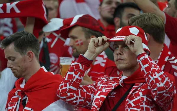 Fan bóng đá trước trận đấu World Cup giữa đội tuyển Croatia và Đan Mạch Fan bóng đá trước trận đấu World Cup giữa đội tuyển Croatia và Đan Mạch - Sputnik Việt Nam