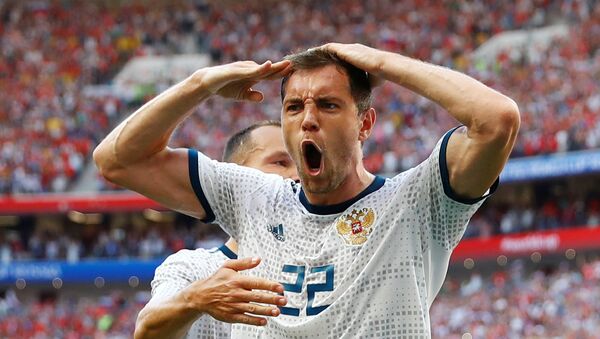 Soccer Football - World Cup - Round of 16 - Spain vs Russia - Luzhniki Stadium, Moscow, Russia - July 1, 2018 Russia's Artem Dzyuba celebrates scoring their first goal - Sputnik Việt Nam