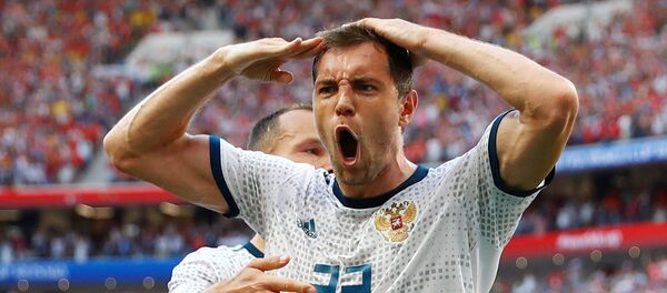Soccer Football - World Cup - Round of 16 - Spain vs Russia - Luzhniki Stadium, Moscow, Russia - July 1, 2018 Russia's Artem Dzyuba celebrates scoring their first goal - Sputnik Việt Nam