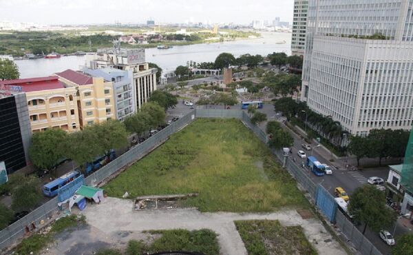 Khu đất 2-4-6 Hai Bà Trưng, Q.1, TP.HCM có hướng nhìn ra sông, với 4 mặt tiền hiện để không - Sputnik Việt Nam
