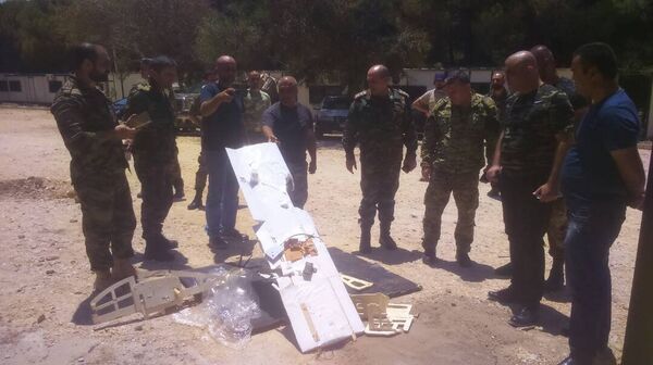 Máy bay không người lái “lạ” bay trên căn cứ Nga được chế tạo với công nghệ phương Tây - Sputnik Việt Nam