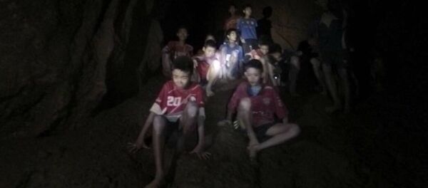 Thái Lan tìm thấy đội bóng thiếu niên mất tích 9 ngày trong hang động - Sputnik Việt Nam