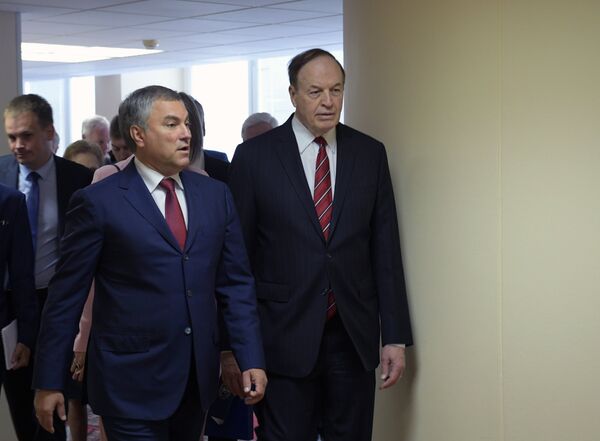 Người đứng đầu Phái đoàn nghị sĩ Mỹ, Thbượng nghị sĩ Richard Shelby đến phiên họp toàn thể của Duma Quốc gia - Sputnik Việt Nam